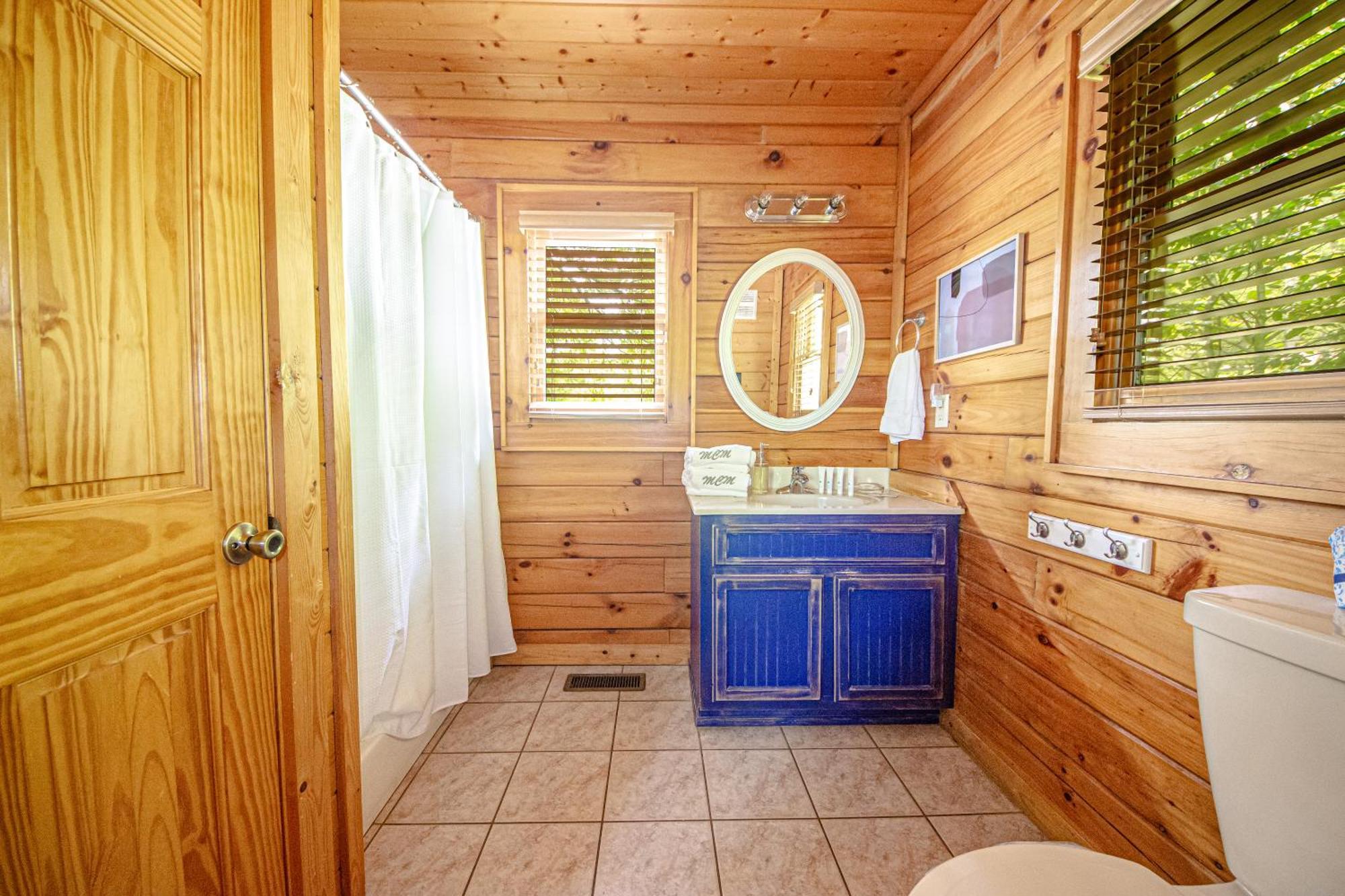 Love Me Tender Studio Cabin Sevierville Pokój zdjęcie